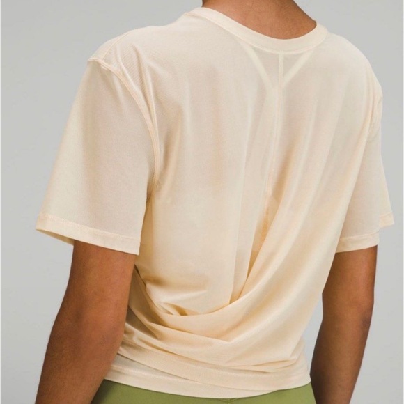 Lululemon Lightweight Mesh Reversible Yoga T-Shirt In Prosecco Size 6 - Picture 3 of 8